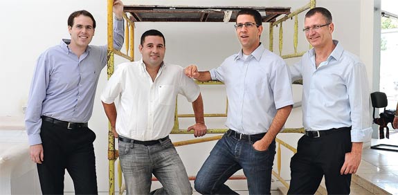 אלון גלזר, יובל בן זאב, שי ליפמן, עדר עציוני / צלם: תמר מצפי